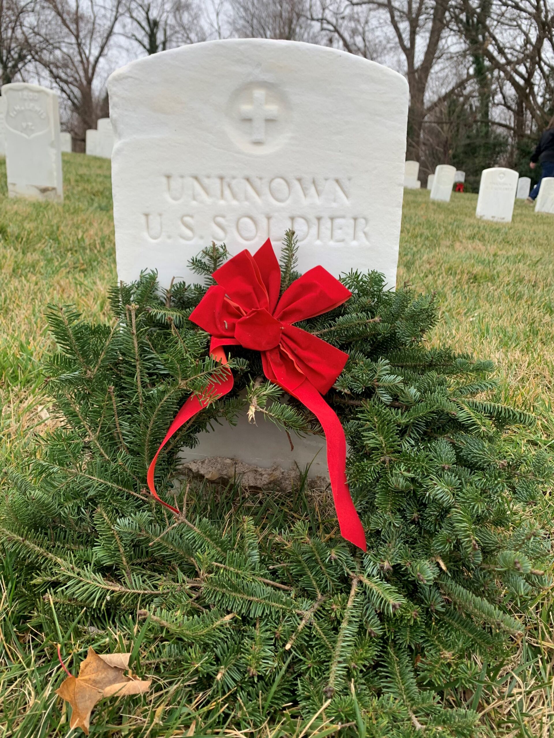 Wreaths Across America image of the unknown soldier