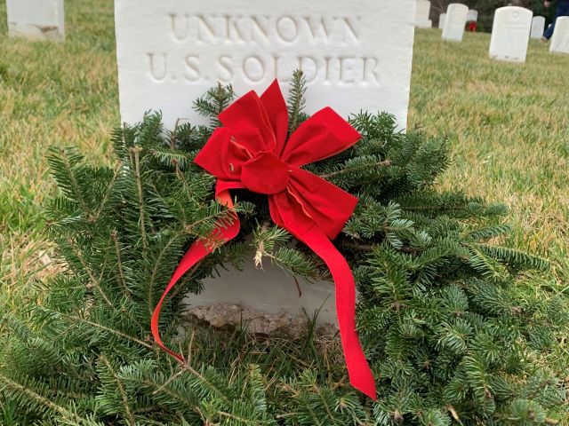 Wreaths Across America image of the unknown soldier